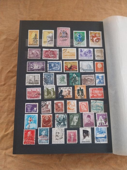 Clasor cu timbre vechi Românești și Străine de colecție.