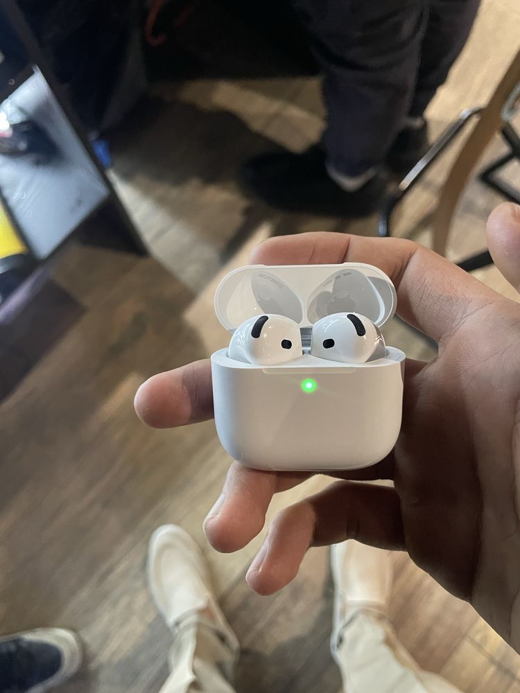 Airpods 4 оригинал