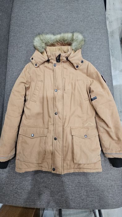 Продам зимнюю куртку для мальчика рост 158