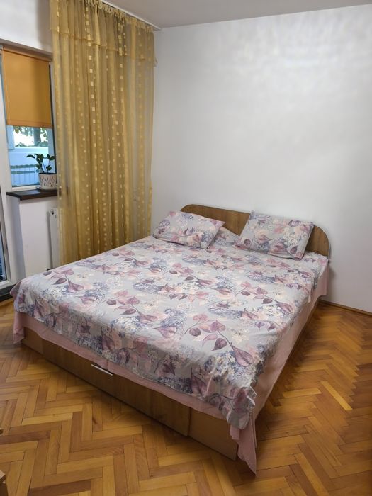 Vând dormitor (salteaua nu este inclusa)
