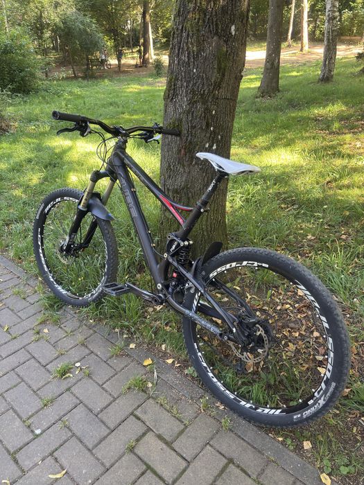 Vând bicicletă full suspension qube