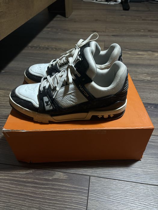 Lv trainers size 42