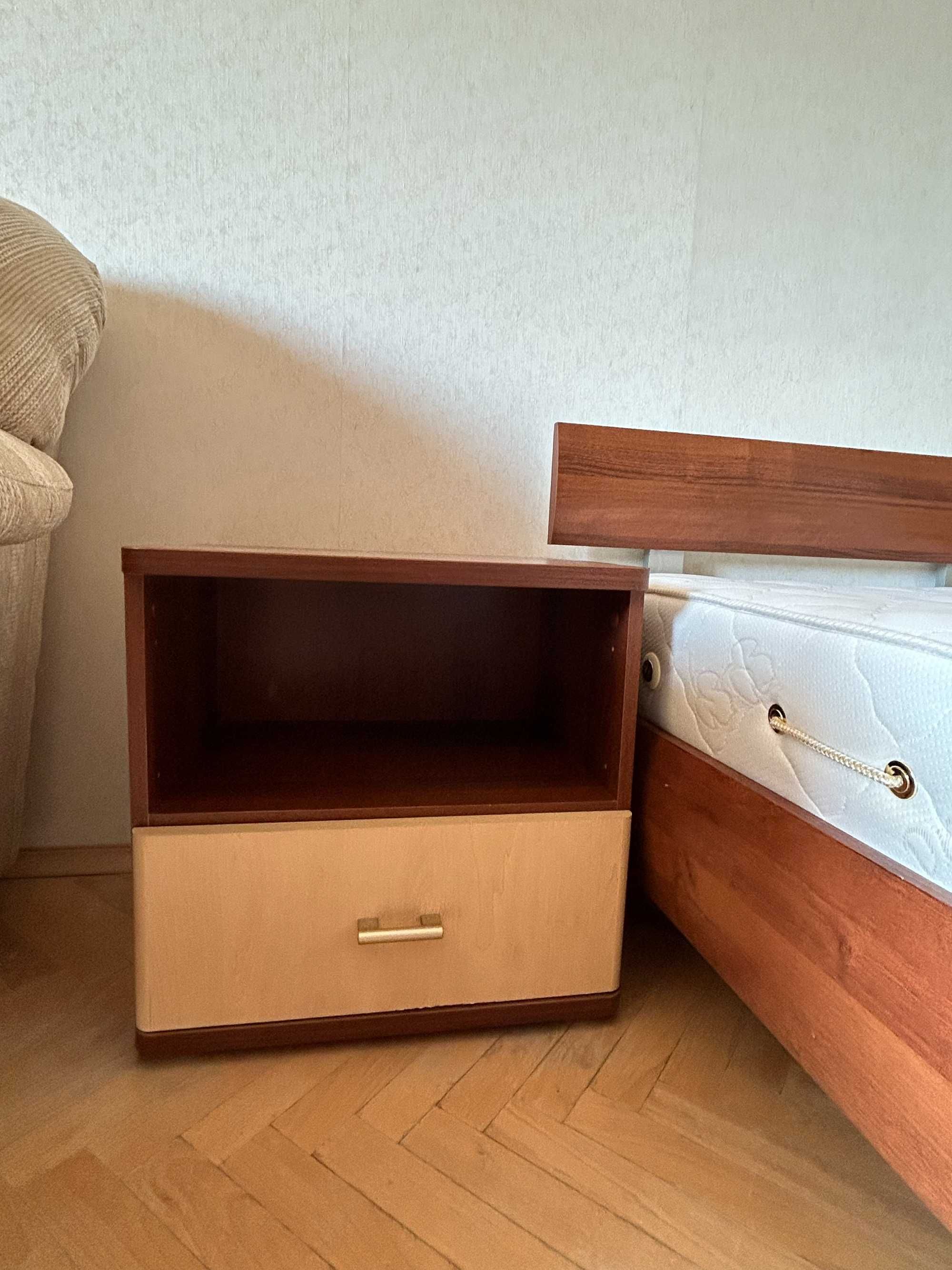 Единично легло 95*205cm + матрак + нощно шкафче