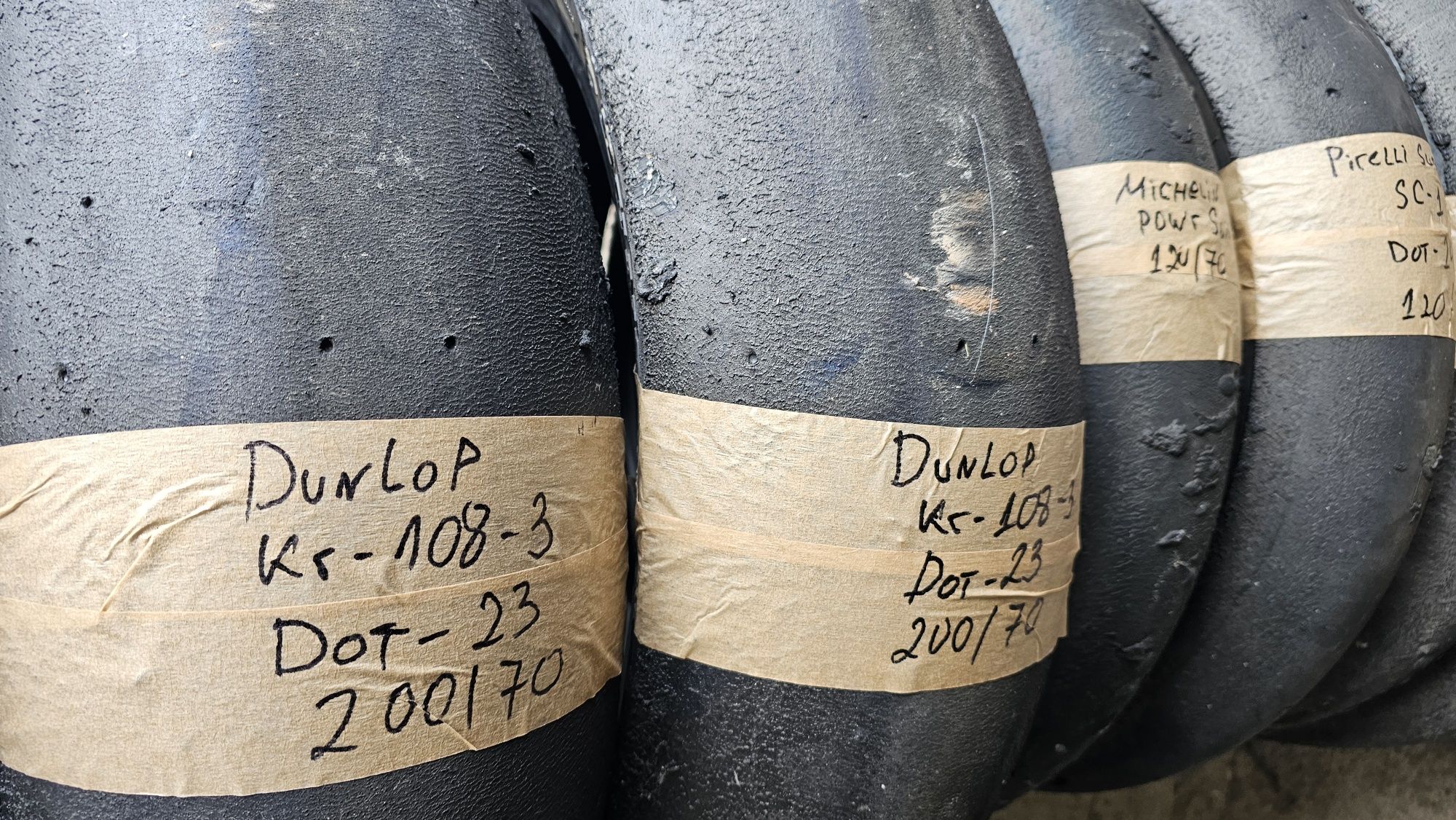 Мото гуми,сликове Dunlop kr и Pirelli superbike
