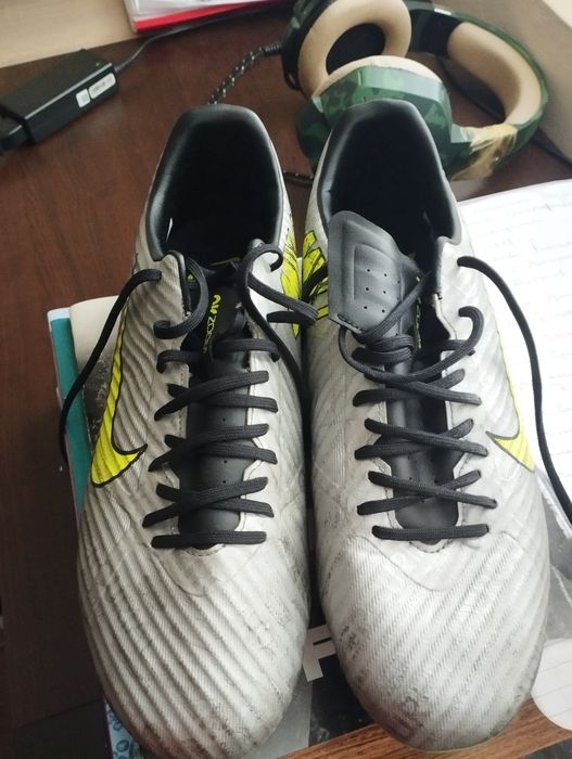 Продавам бутонки nike