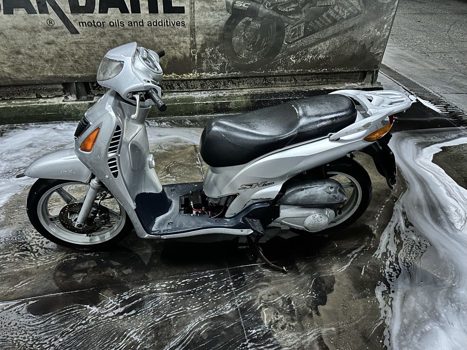 Продавам скутер Honda SH 150 4T карбуратор