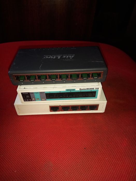 ЛОТ рутер  1-бр.  и суич  2-бр. /цената е за всичкозаедно/