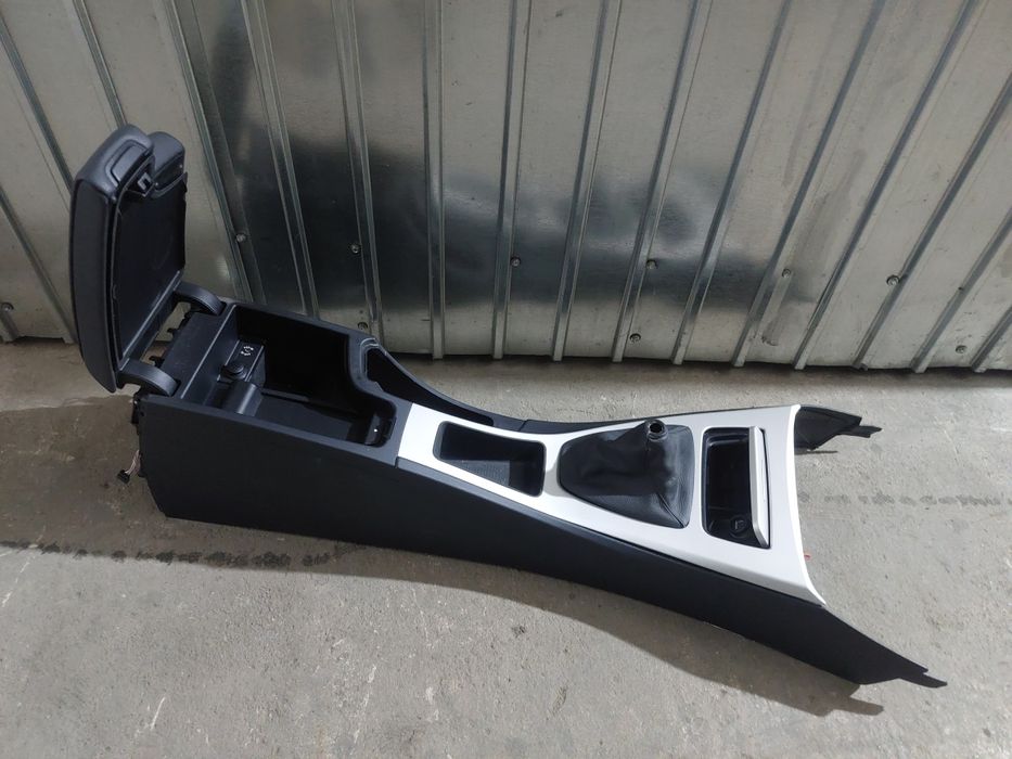 Cotiera consola centrala BMW E90 E91 E92 E93