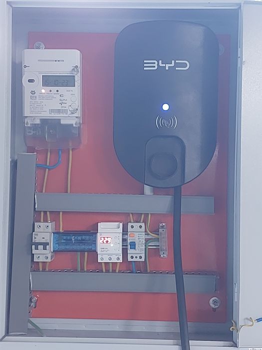 Elektromobil zaryadka.