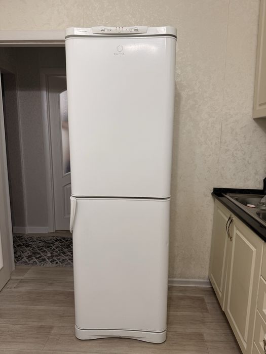 Холодильник indesit рабочий