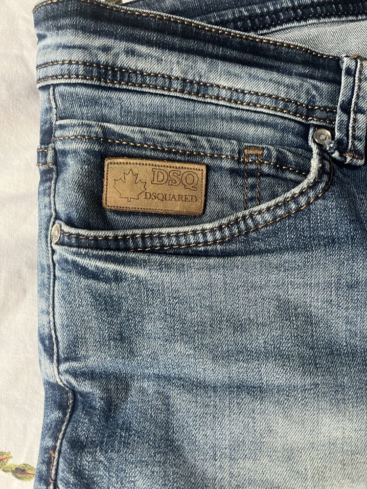 Къси дънки на dsquared2