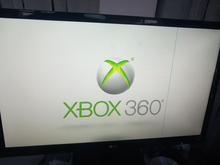 Consola Xbox 360 - 120GB , Completa , 1 maneta , 2 jocuri NU TRIMIT !!