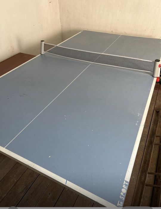 Стол теннисный.Продам теннисный стол с сеткой.  Состояние отличное.