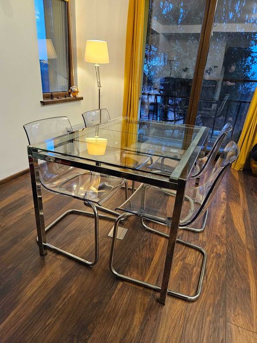 Стъклена трапеза маса и 4 стола