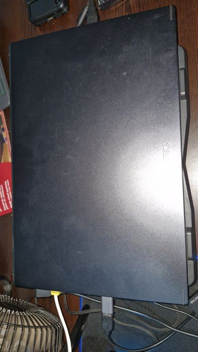 Se vinde laptop acer aspire 7