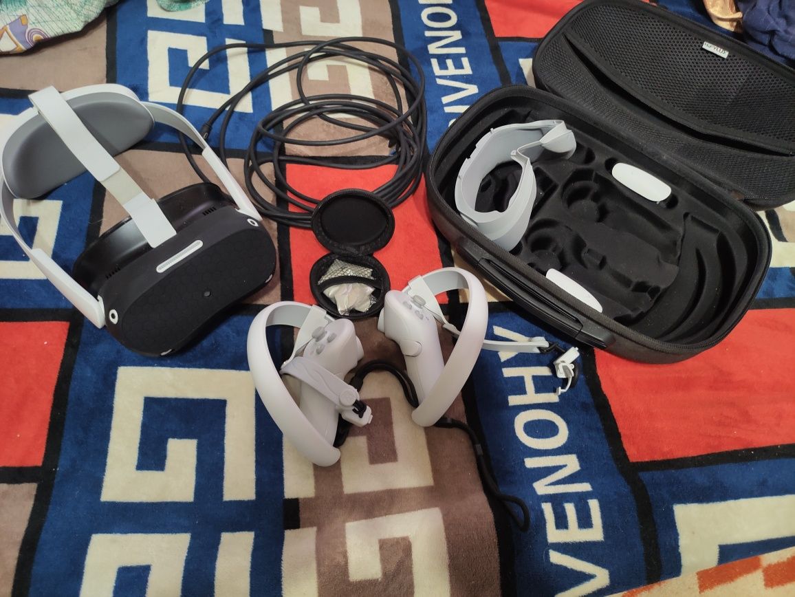 Продам VR - PICO 4 256GB состояние нового