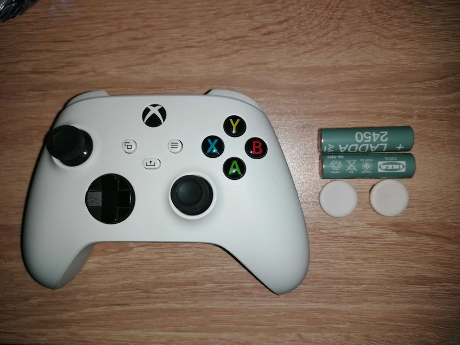 Xbox Seriex X Controller + Kontrol freek + презареждащи батерии Ni-MH