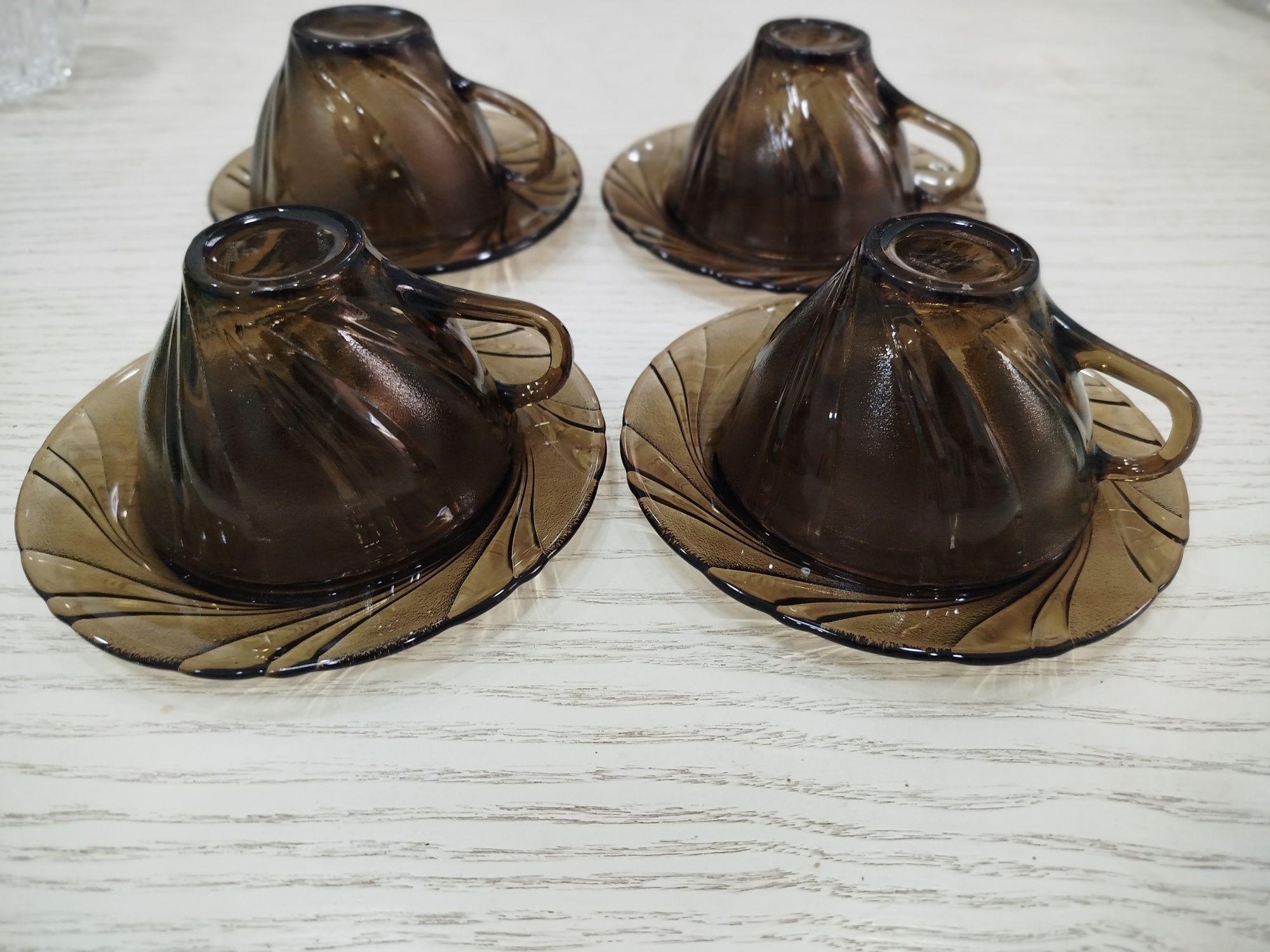 Чашки с блюдцами