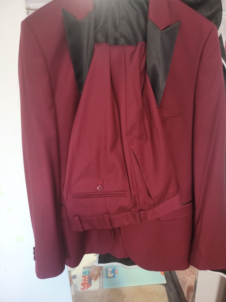 Costum elegant barbati