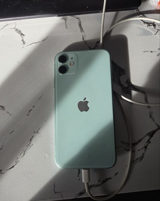 Vand iphone 11 stare buna mai muite detali la nr de tel