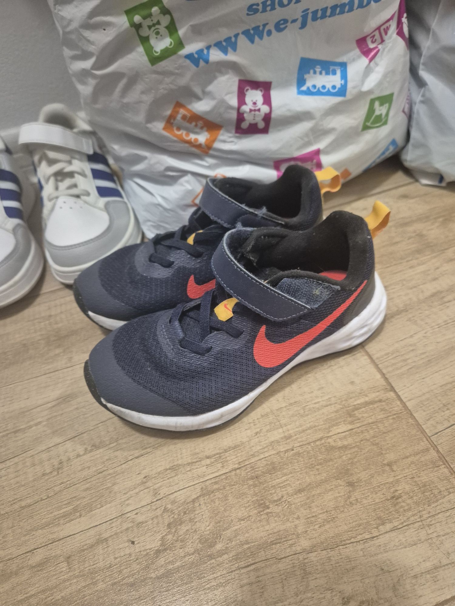 Маратонки Nike номер 30