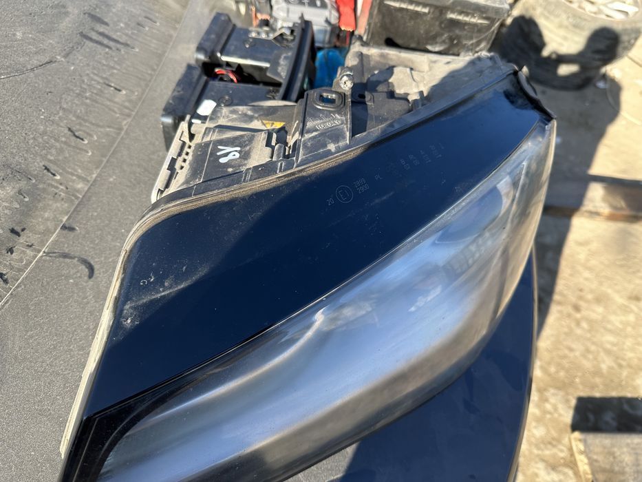 Ляв фар audi a8 2011