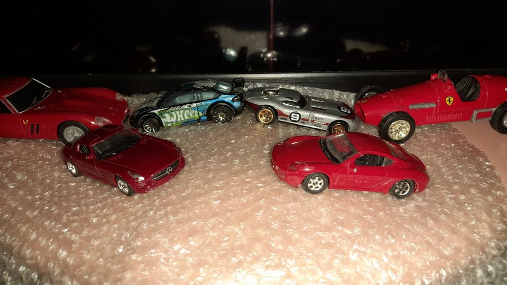 Колекция мащабни метални колички