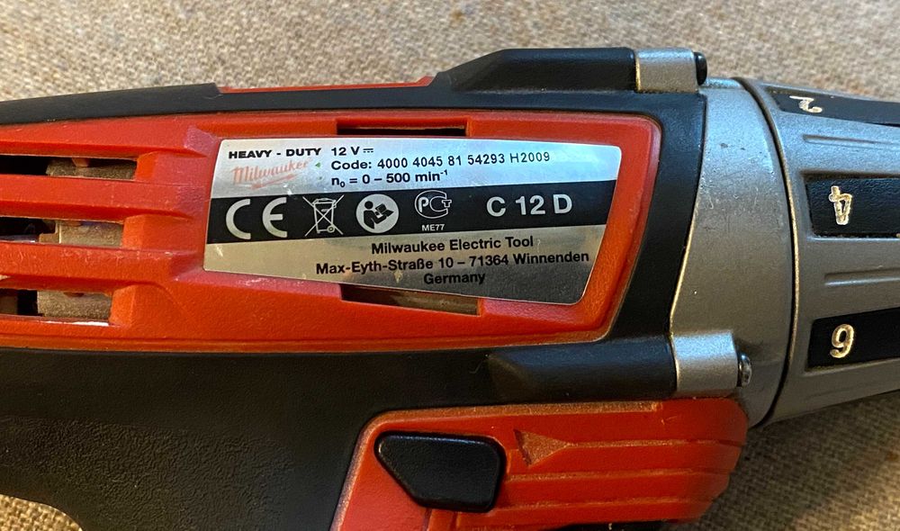 Masina de insurubat Milwaukee C12D pe 12v 19 Nm - corp