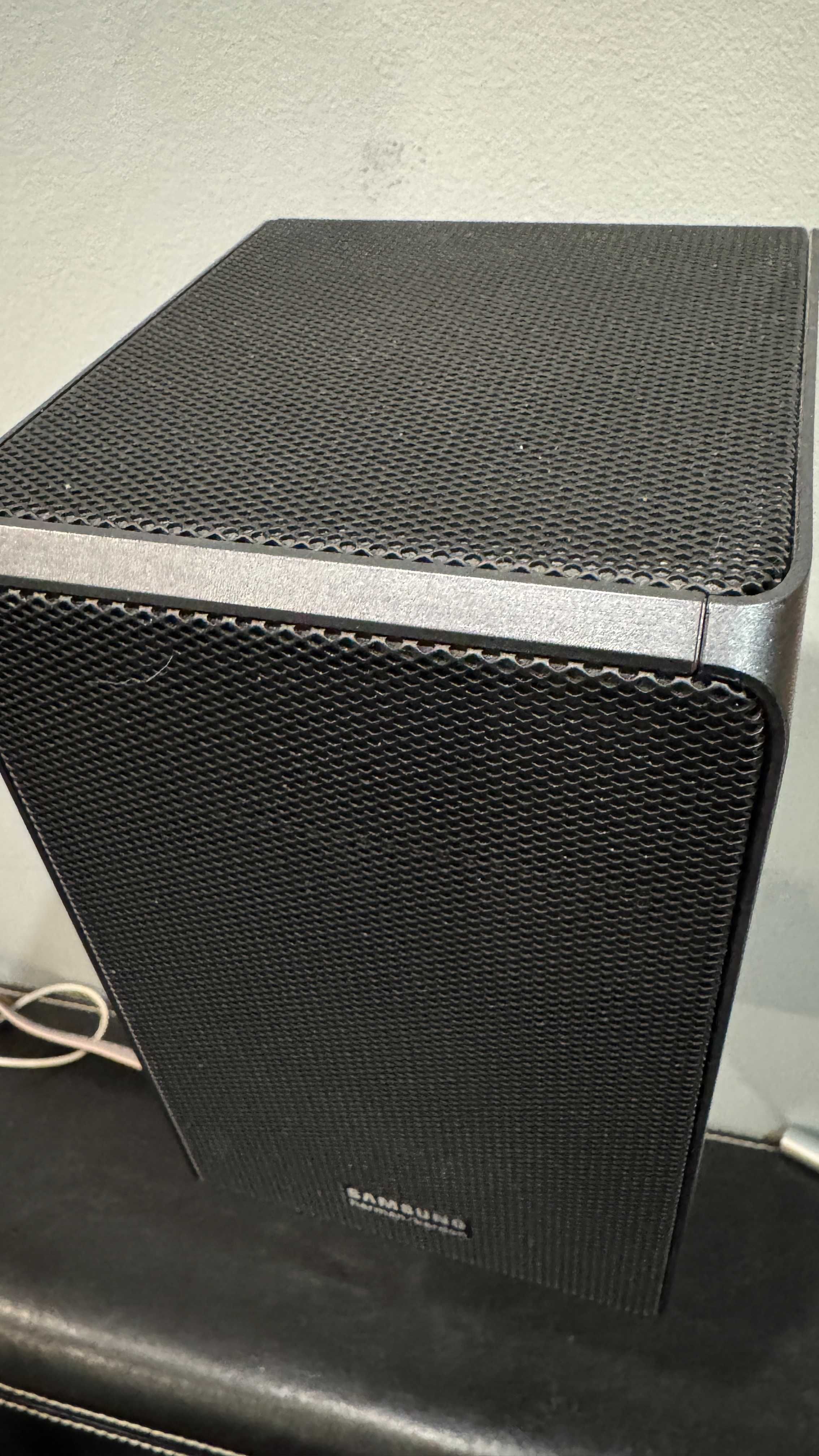 Продавам Samsung Q90R