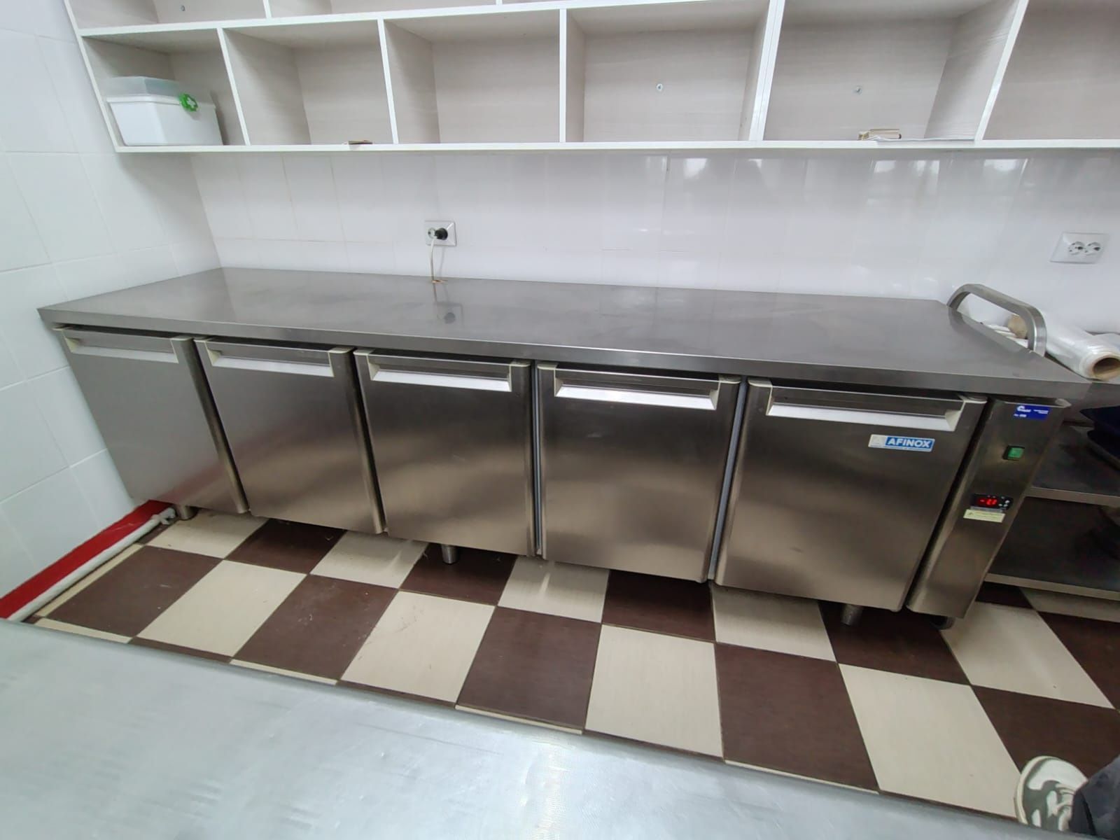 Vitrina Frigorifica,Masă rece 5 Usi,Vitrina Orizontală +Agregate,380V
