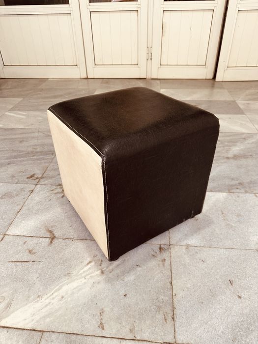 Пуф / табуретка куб – еко кожа, черно и бежово