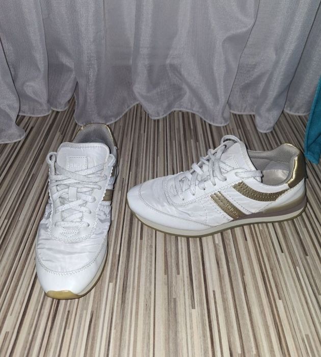 Adidași Hugo Boss mărime 38.