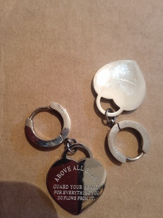 Продам серьги и кольцо 6 размер за все прошу 8000 тысяч тенге