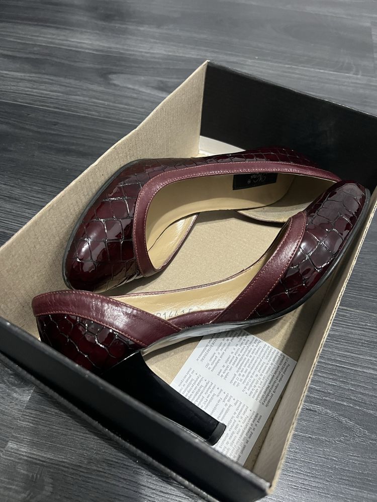 Pantofi de piele lac 38 Neno