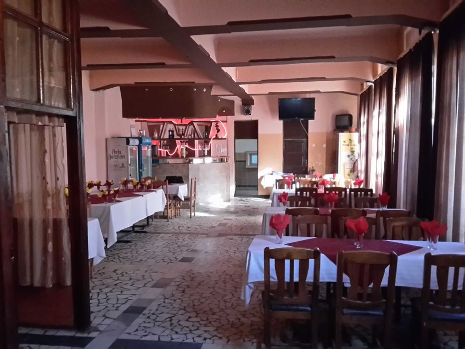 De vanzare cladire Hotel + Restaurant