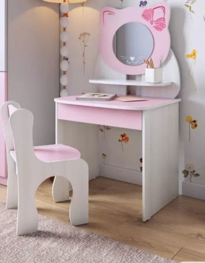 Продам новый детский столик с зеркалом и стульчиком