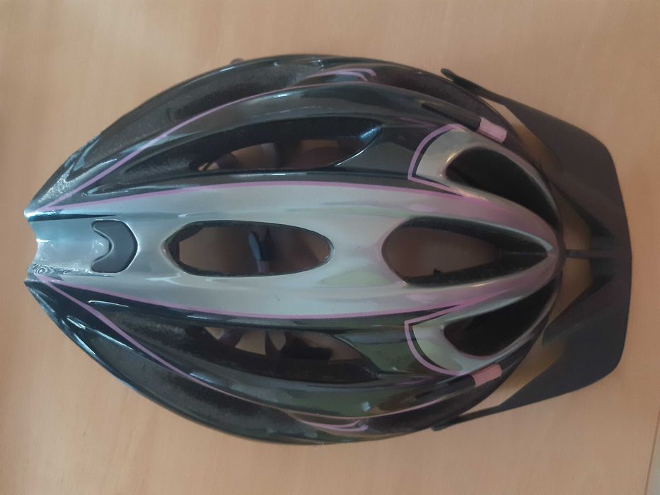 велосипедна каска Gyro дамска с розов кант