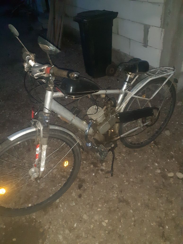 Bicicleta cu motor