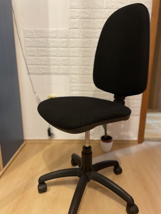 Scaun de birou ,negru, de la Mobexpert