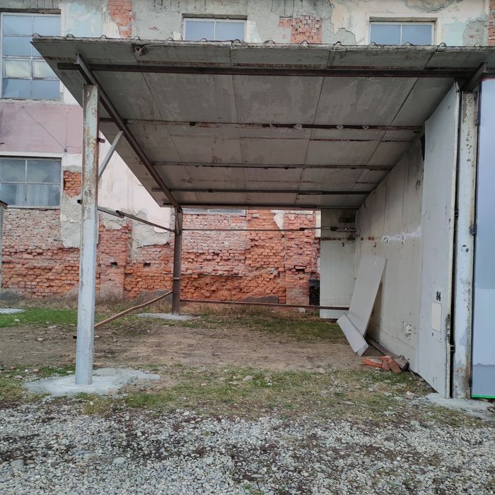 Închiriez convenabil spațiu comercial