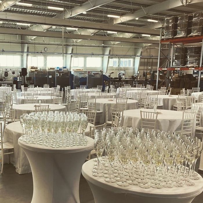 Corturi, mese, scaune pentru evenimente de inchiriat