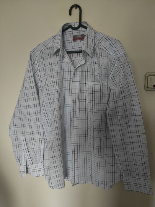 Cămăși cu mânecă lungă și scurtă, diferite mărimi, diferite modele, cu