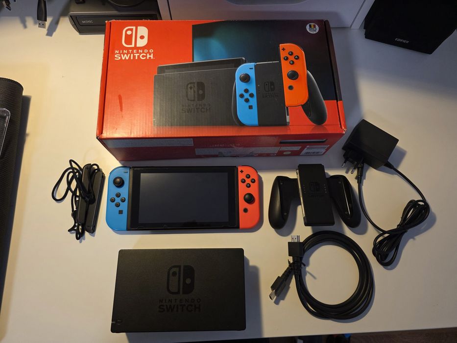 Consola Nintendo Switch full + accesorii extra, geanta, stand etc.