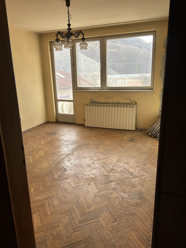Продава се Четиристаен апартамент в Тетевен - 101 кв.м за 601 €/кв.м - Снимка #2