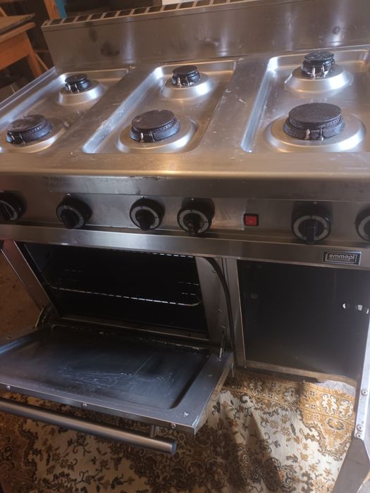 Aragaz profesional cu cuptor pe gaz  ! În stare foarte bunã!