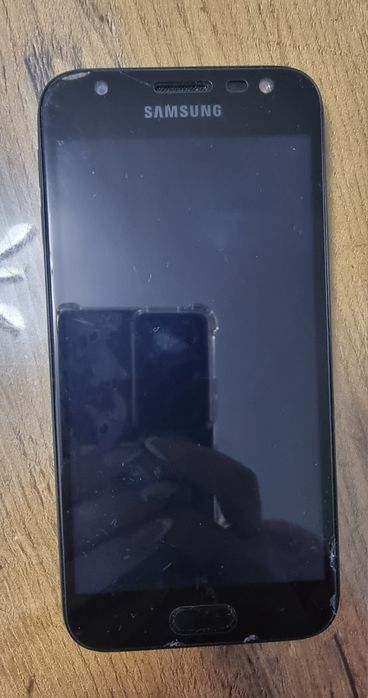 Телефон Samsung Duos J3