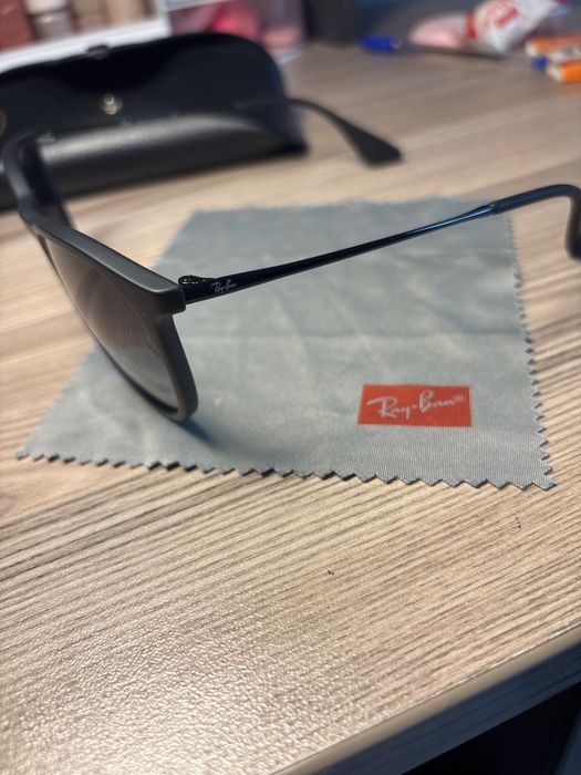 Ray-Ban очила rb4171 erika