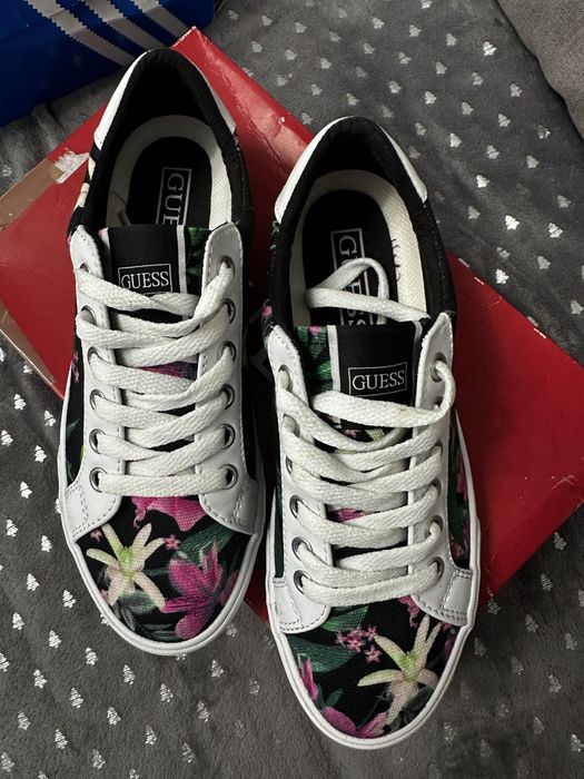 Tenesi Guess marime 23.5cm, 37
