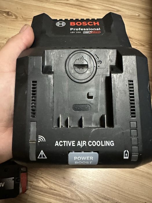 Bosch GAL 18V-160 16Ah зарядно
