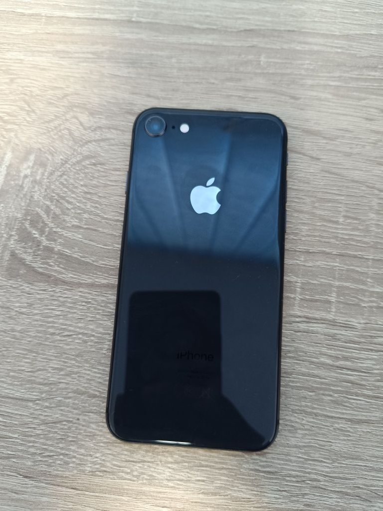 Vând iPhone 8 64 GB in stare perfectă